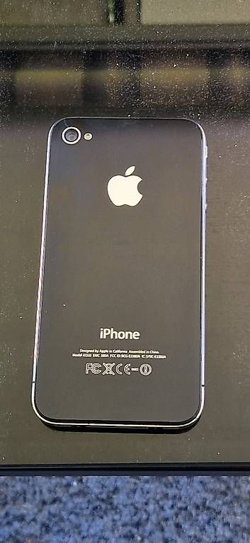 Apple Telefoni cellulari / Smartphones: Iphone 4 – Usato da Felben-Wellhausen venduto da Vollpfoschta