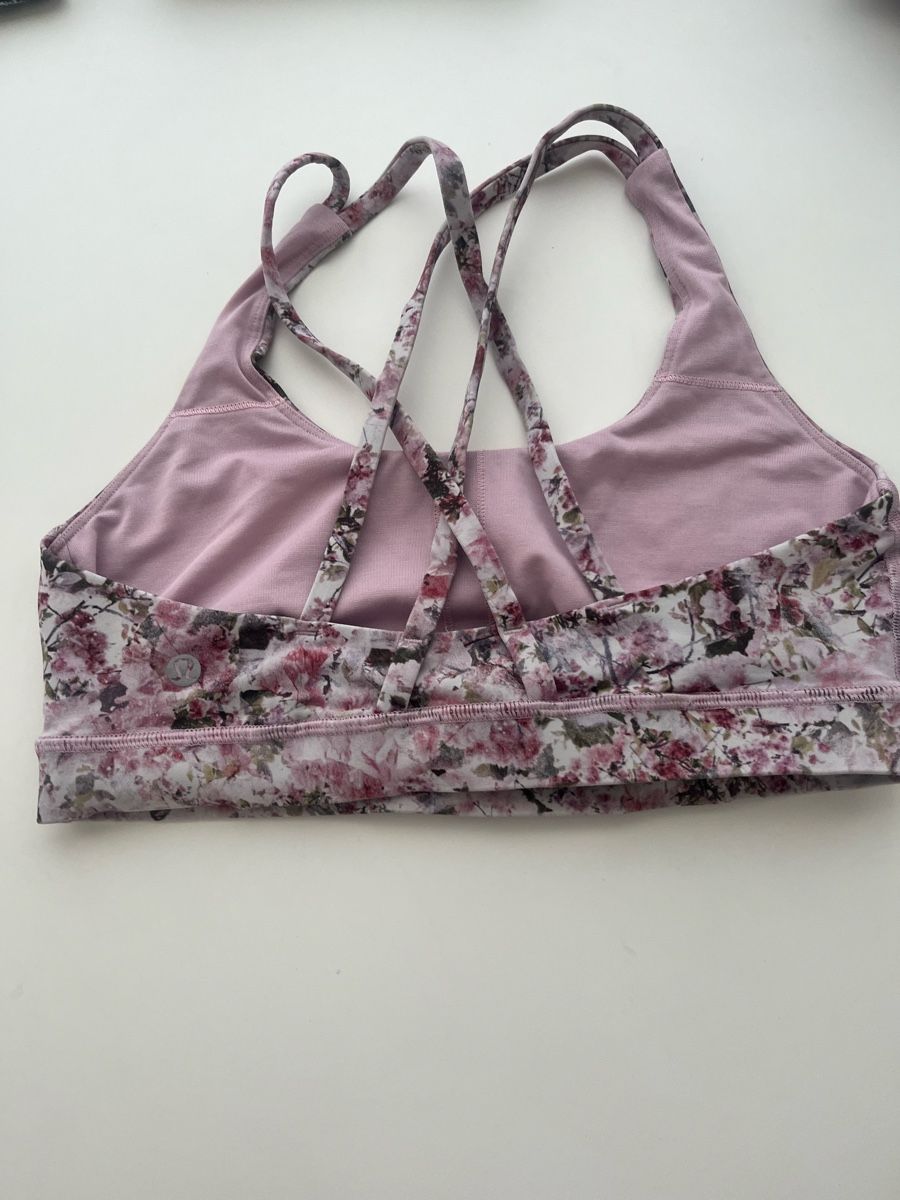 Lululemon Top: Lululemon Top – Usato da Dottikon venduto da kat_jk9m 1