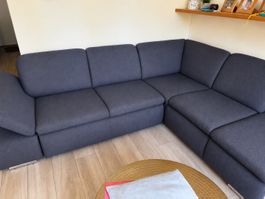 Canapé d'angle gris foncé, très confortable et moderne 🛋️