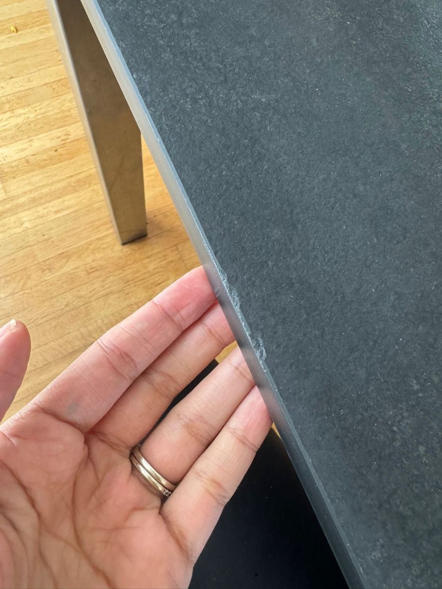 Tavoli: Sleek Dark Ceramic Dining Table — Seating Included for FREE – Usato da Menzingen venduto da bou_55xq 1