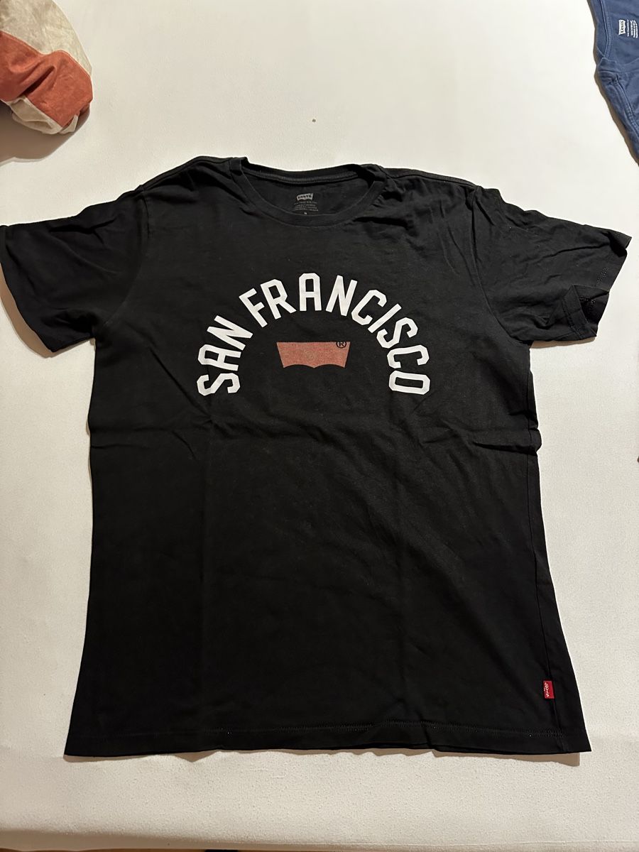 Levi's T-shirt: T-Shirt Levis – Usato da Chur venduto da Sim7000