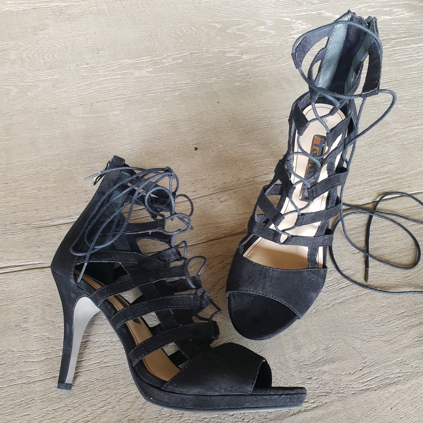 Tamaris Damenschuhe: 🐸 HIGH HEELS 40 / PUMPS GESCHNÜRT – Neu (gemäss Beschreibung) aus Môtier (Vully) von