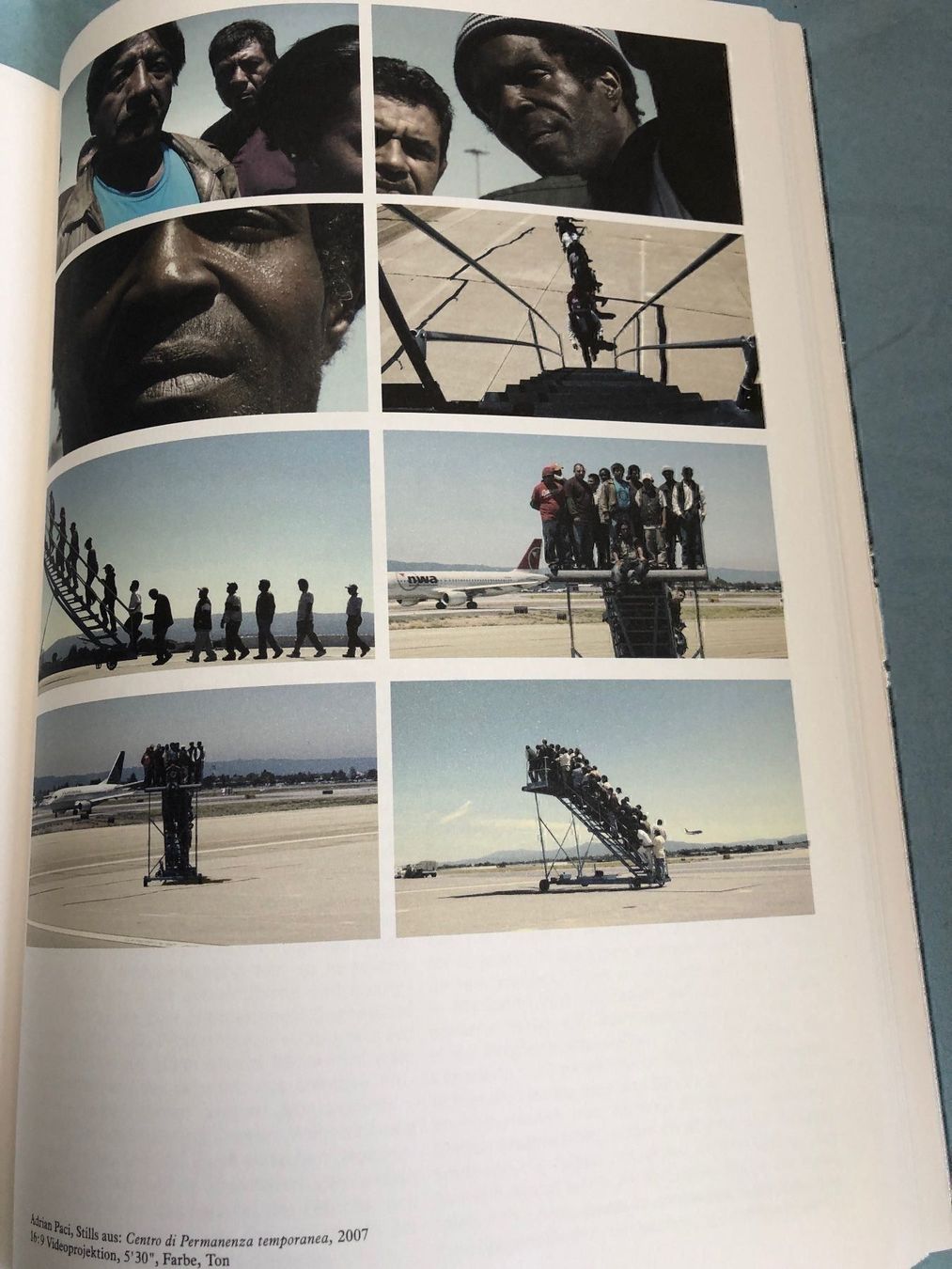Libri: SHIFTING IDENTITIES, Schweizer Kunst heute – Nuovo (secondo la descrizione) da Zürich venduto da Husopaska 7
