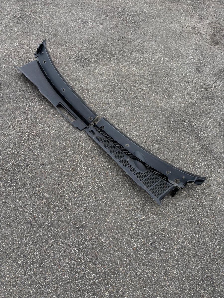 Volkswagen Alle Autoersatzteile: Vw Golf 3 jg 1996 Wasserkastenabdeckung – Gebraucht aus Engelburg von tho_lv8y 1