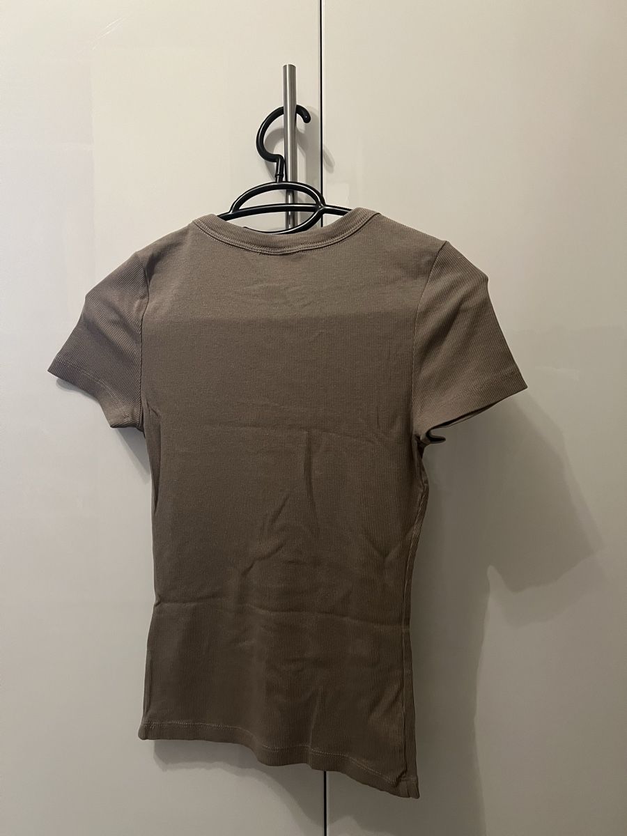 H&M T-shirt: H&M Basic T-Shirt – Usato da Dietikon venduto da Mischi2167 1