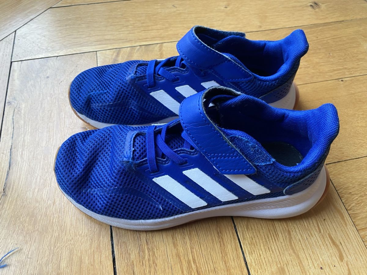 Adidas Scarpe per ragazzi: Adidas Kinder Hallenschuhe, Gr. 32 – Usato da Zürich venduto da rotschwarzkaeppchen 1