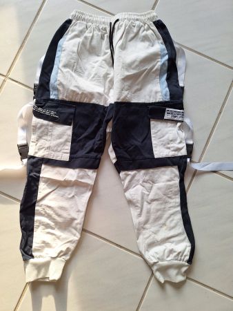 Freizeit Hose, entspricht etwa Gr. S für Jugendliche