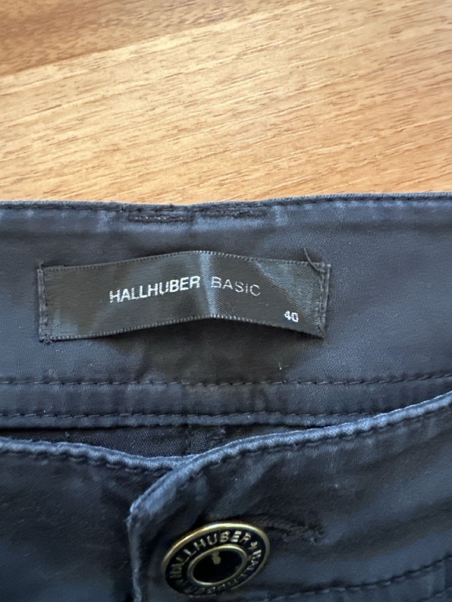 Hallhuber Pantaloni: Hallhuber Basic Hose, Gr. 40, schwarz einf. Bundweite 40 cm – Usato da St. Gallen venduto da mai_2lcj 1