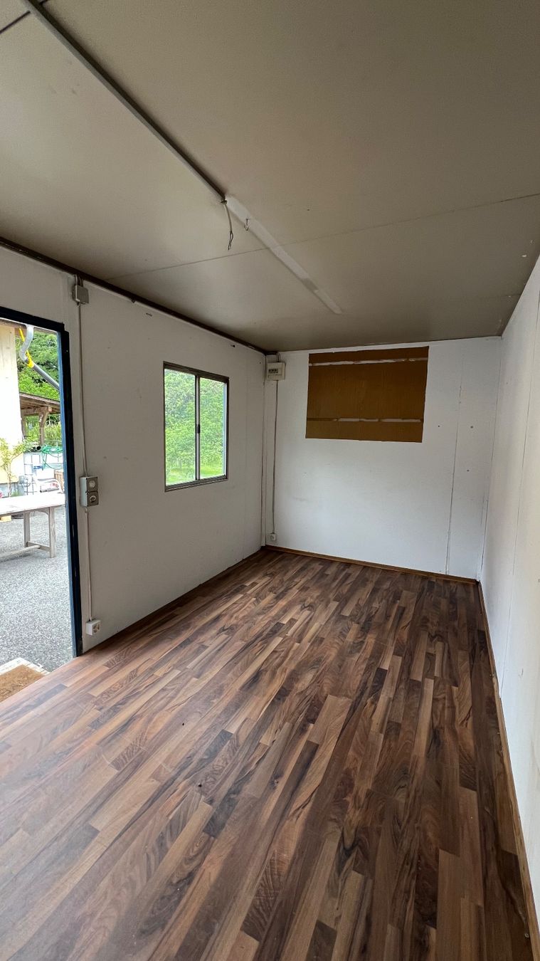 Rubag Contenitori edile: Bürocontainer / Lagercontainer zu verkaufen. – Usato da Homberg b. Thun venduto da Mirisch 1