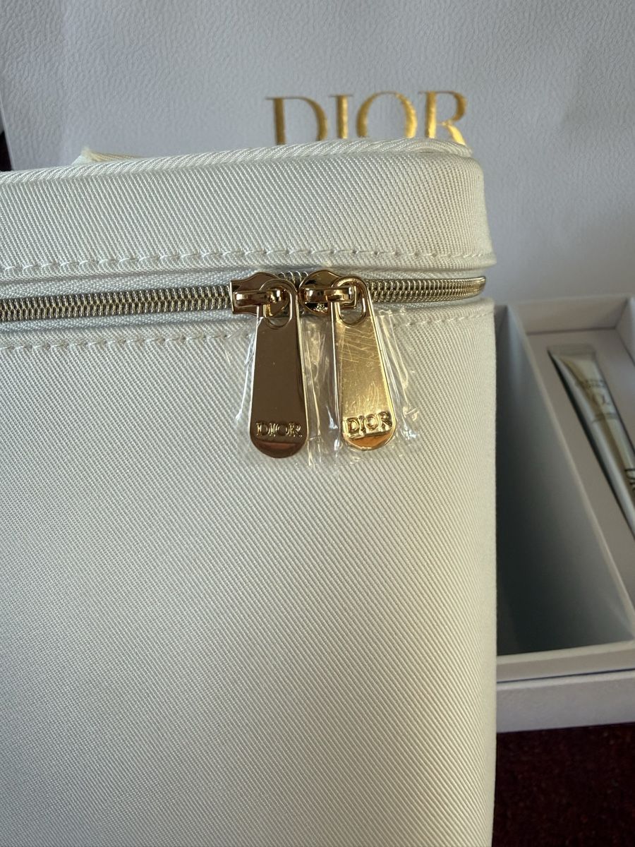 Dior Custodie per cosmetici: Dior Vanity Bag with Dior Capture Hyalushot 15ml – Nuovo e nell'imballaggio originale da Luzern venduto da sas_r89l 2
