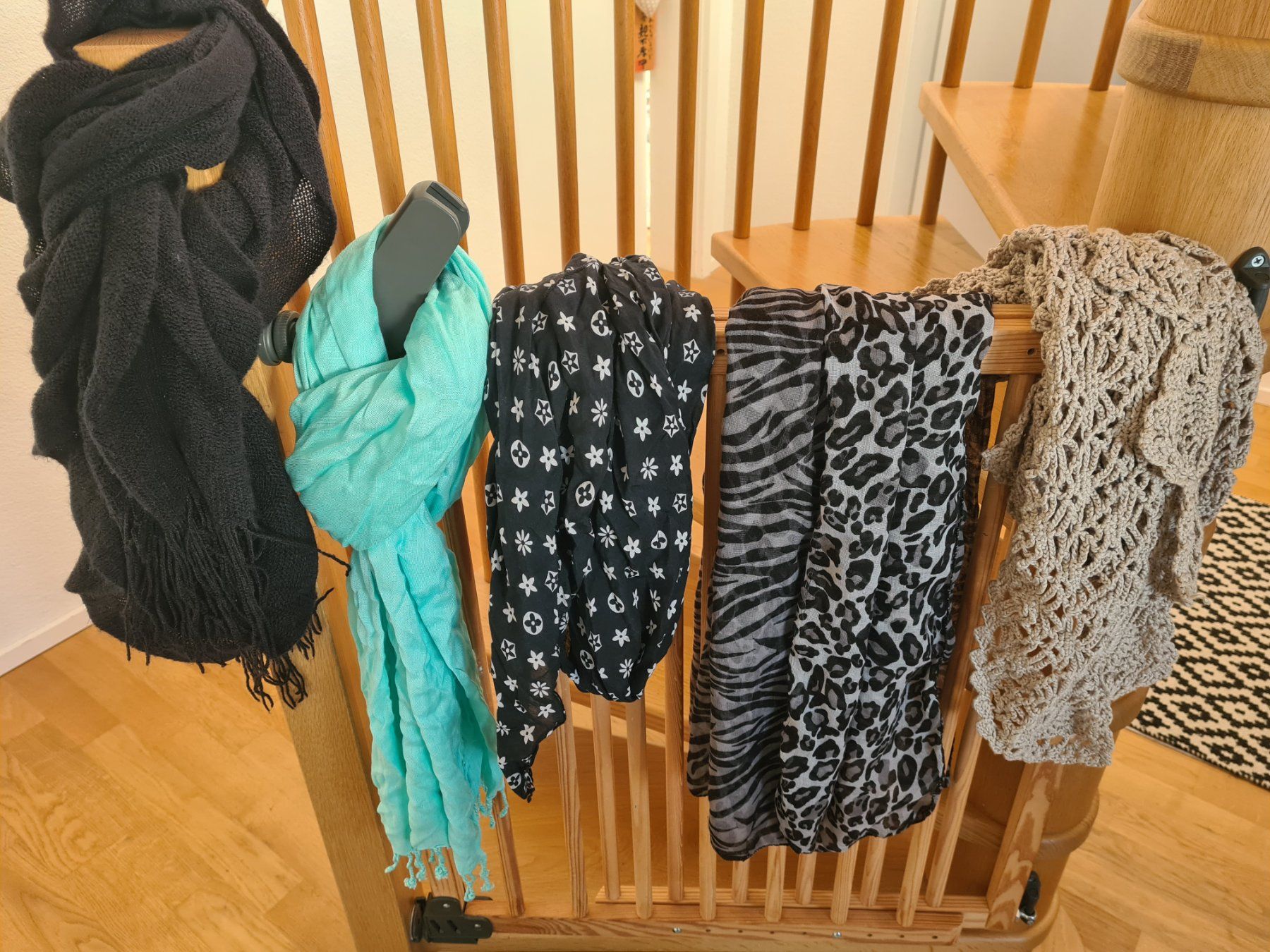 Foulards, Tücher & Schals: 8 Schals für Damen/Mädchen – Gebraucht aus Kriens von Rina456 1