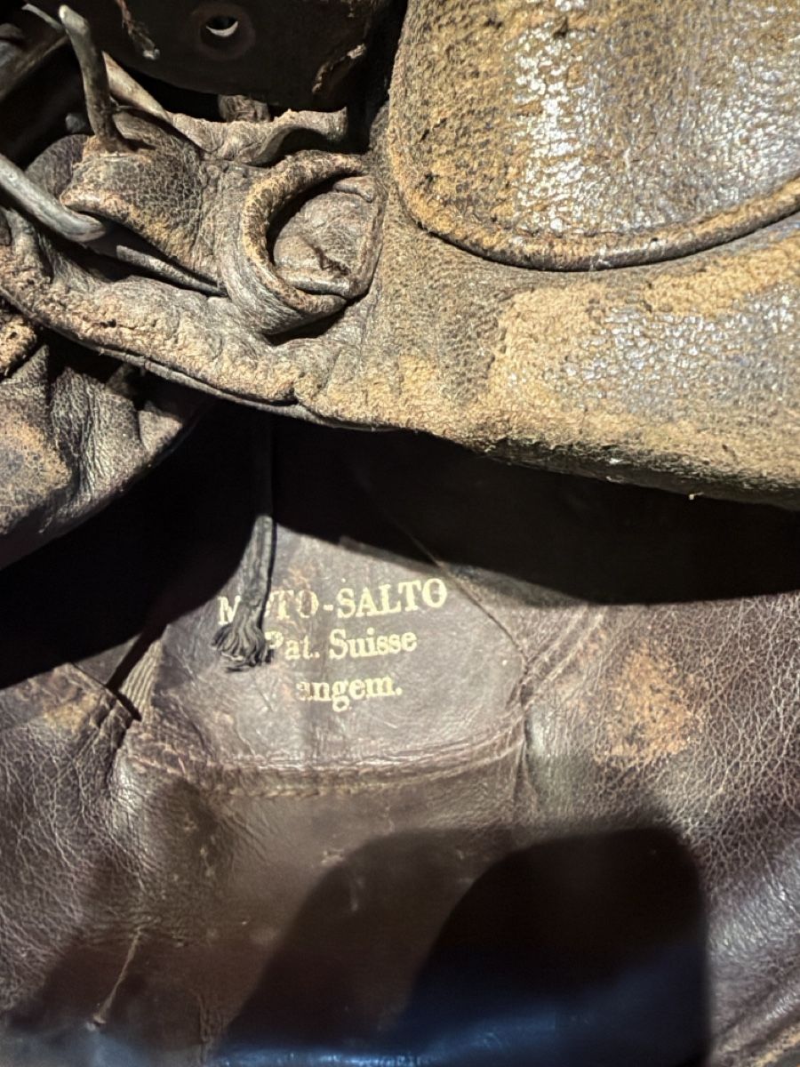 Schweizer Armee Antike Kleidung & Accessoires: Alter Moto Helm – Gebraucht aus Kehrsatz von MatthieuJ 1