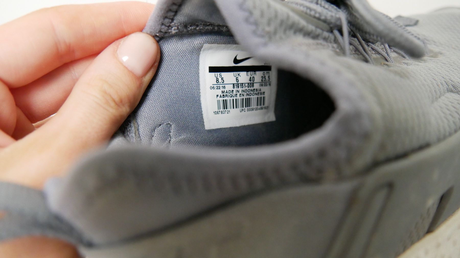 Nike Scarpe da donna: Nike Huarache Sneaker grau weiss 40 – Usato da Zürich venduto da julia_vina 4