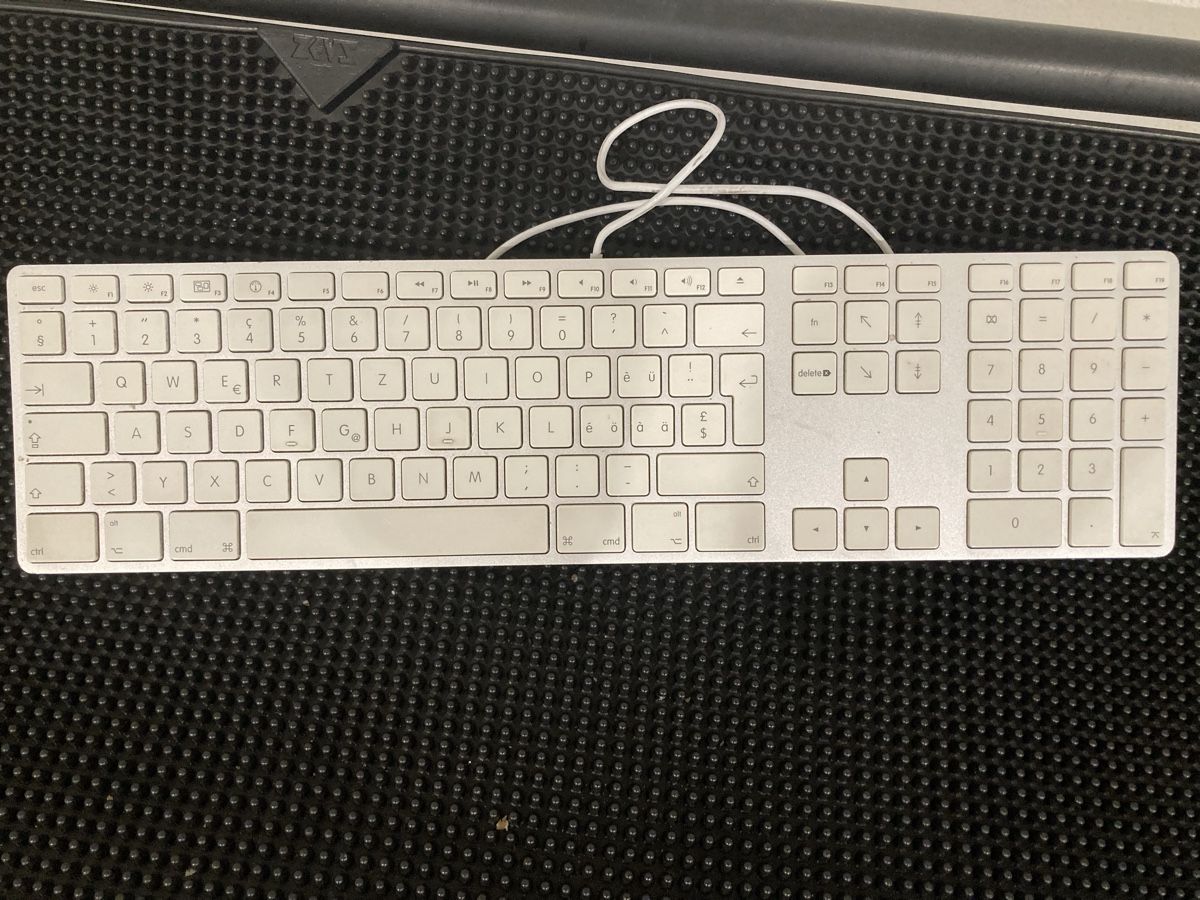 Claviers: Apple Tastatur Keyboard A1243 – D'occasion à Flawil par rcnkr