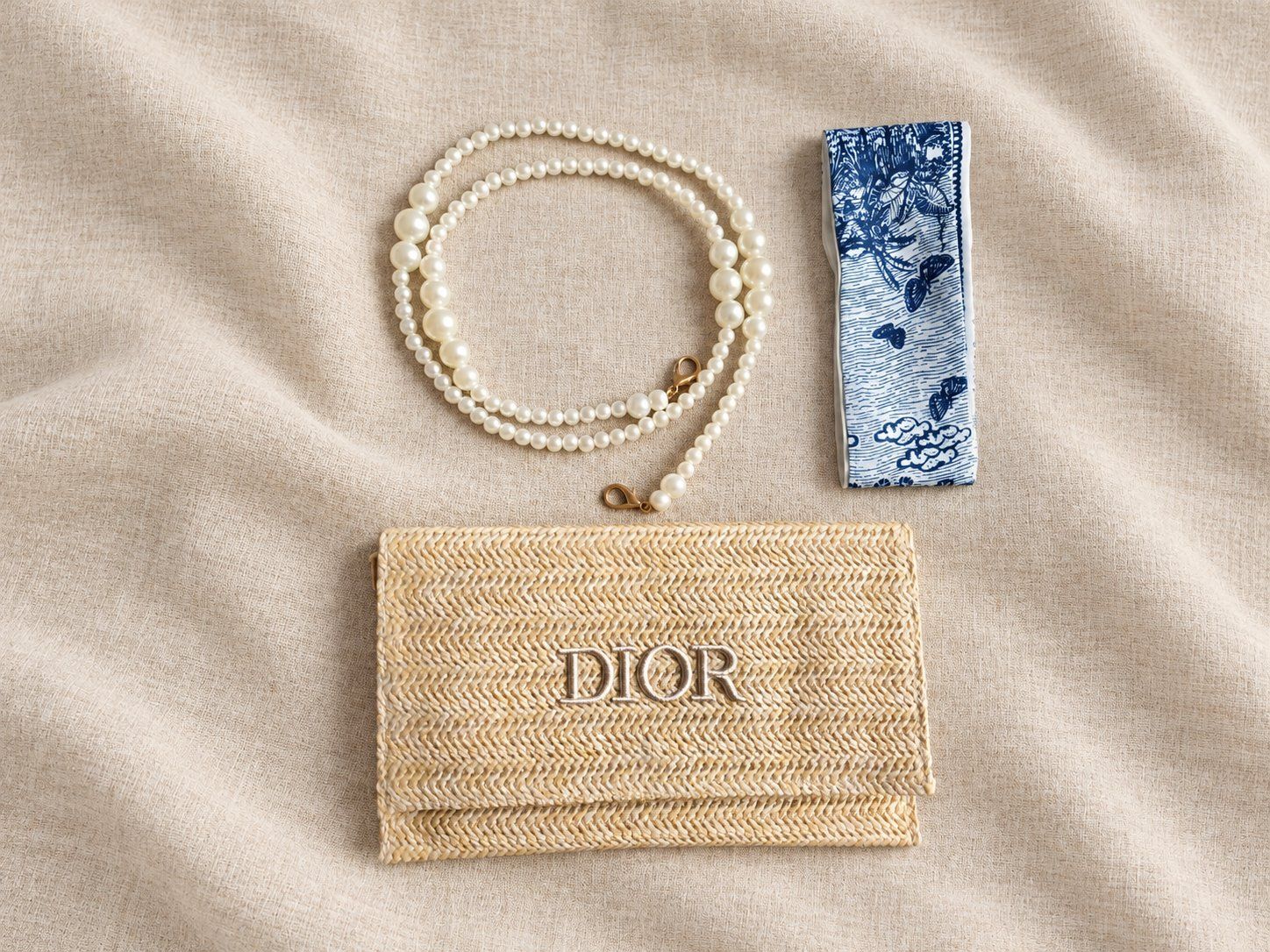 Dior Taschen für Damen: DIOR Raffia pouch with pearl strap and twilly – Neu und originalverpackt aus Oberriet SG von MJANE 1