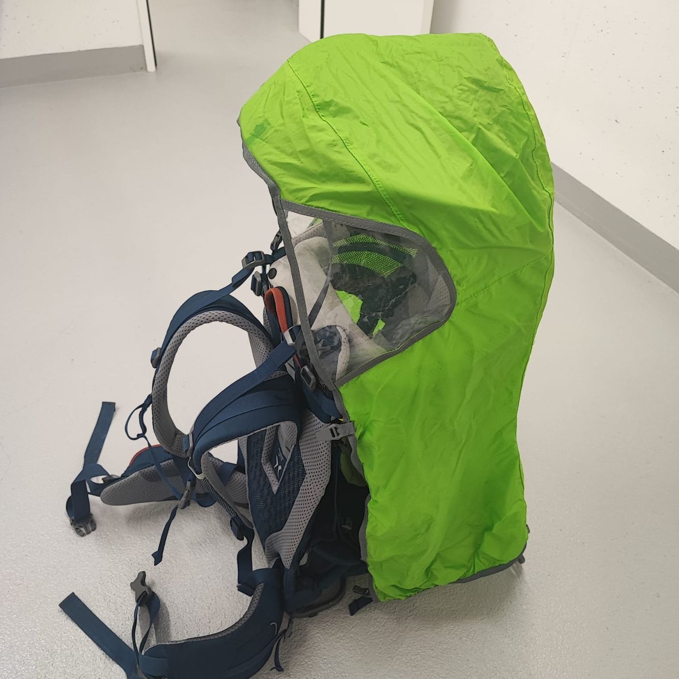 Deuter Zaini: Deuter Kid Comfort Active Rückentrage midnight – Usato da Muri AG venduto da mar_tv5p
