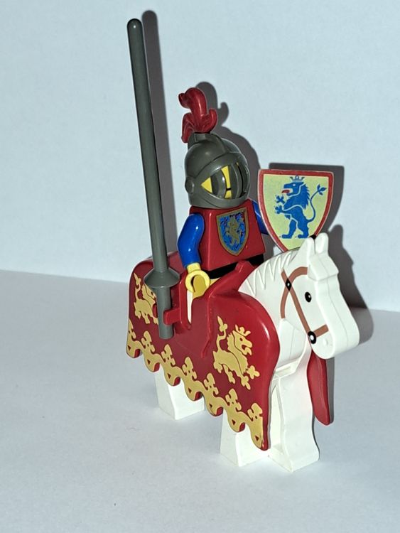 Sehr alte Lego Ritter Minifigur mit Pferd und Ausrüstung (Gebraucht) in ...