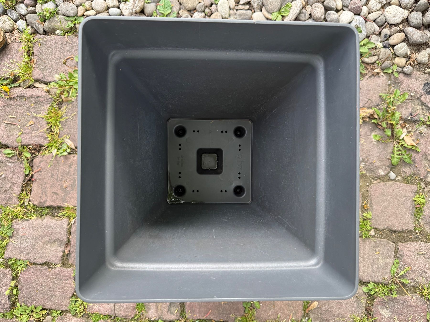 Vasi per fiori: elho loft urban eckig hoch 30cm anthrazit + Untersetzer – Usato da Basel venduto da ZBSL 1