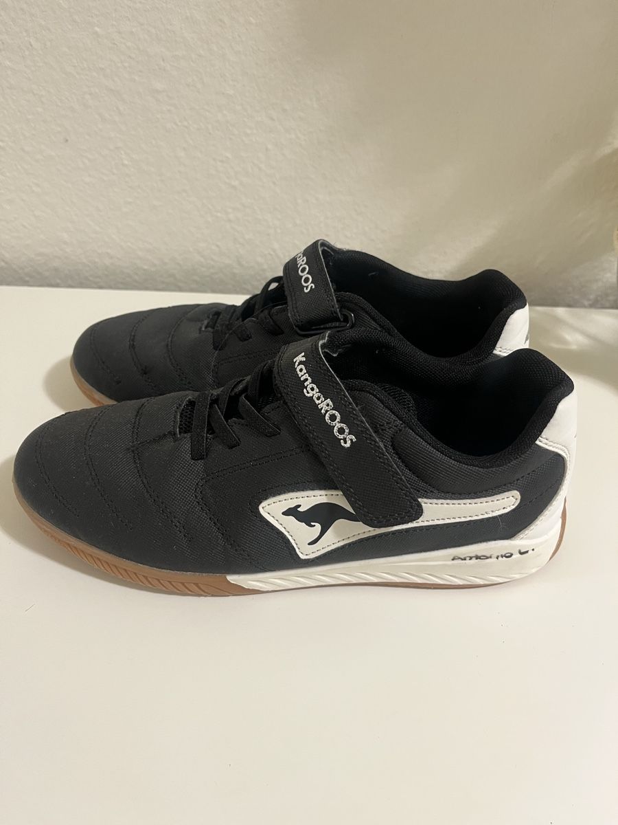 Scarpe da uomo: Hallenturnschuhe Gr 37 Kangaroos – Usato da Allschwil venduto da 061pantera05