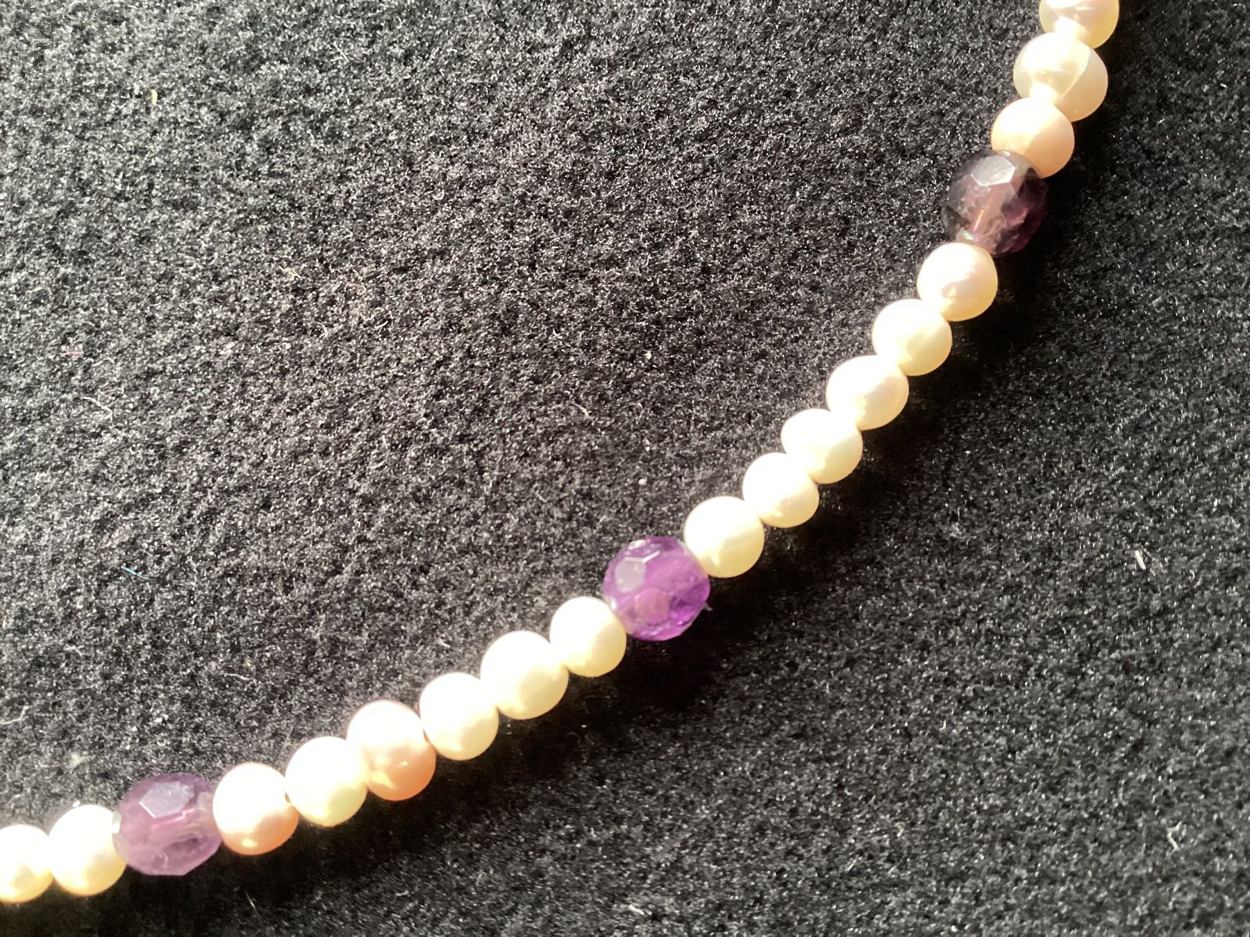 Catenine: elegante Edelstein Kette: Amethyst + Süsswasserperle – Nuovo e nell'imballaggio originale da Laax GR venduto da krippenfiguren-laax 5