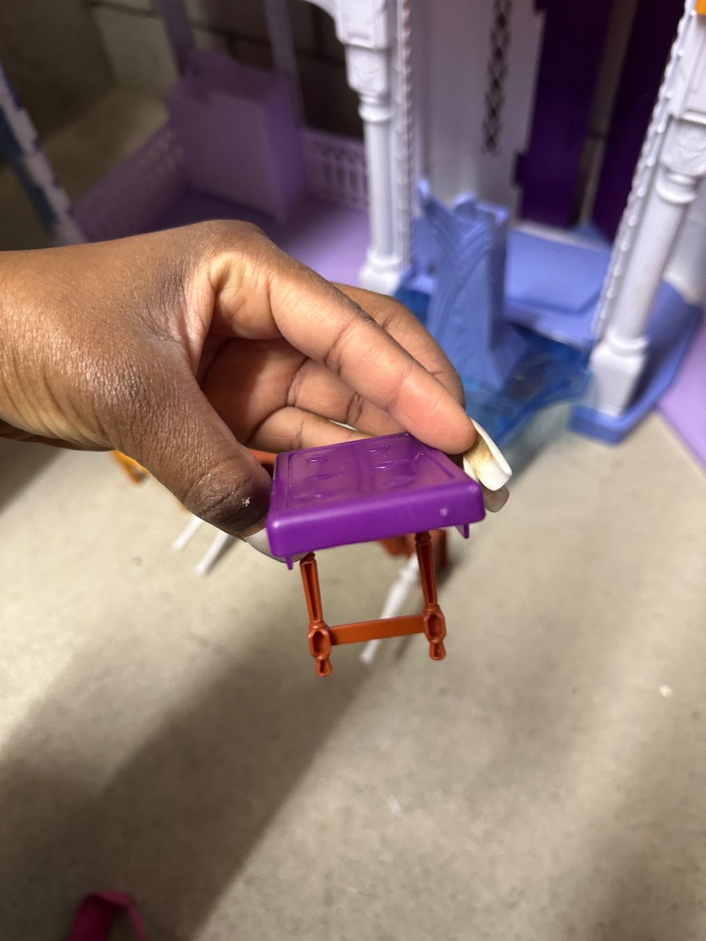 Barbie Case e mobili per bambole: Frozen Schloss Eiskönigin Puppenhaus – Usato da Winterthur venduto da afo_ck9q 3