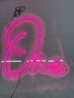 Neonlicht Schild "One" pink neu