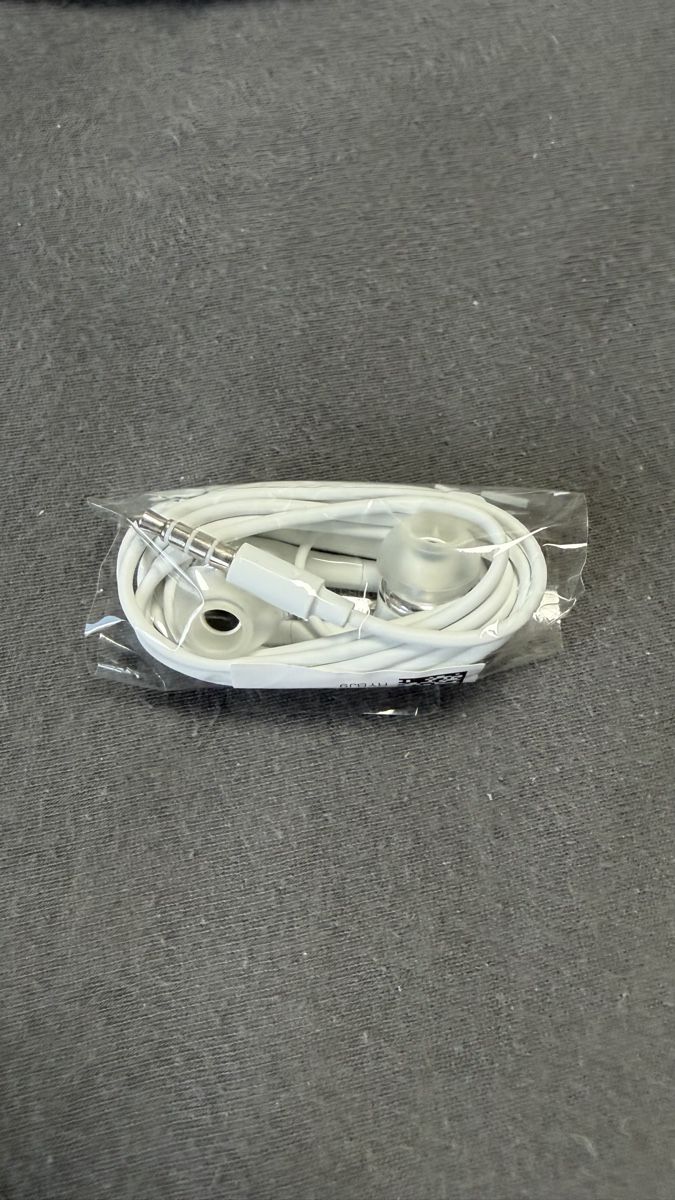 Samsung Kopfhörer: Samsung In-Ear-Kopfhörer – Neu und originalverpackt aus Zürich von Insel8