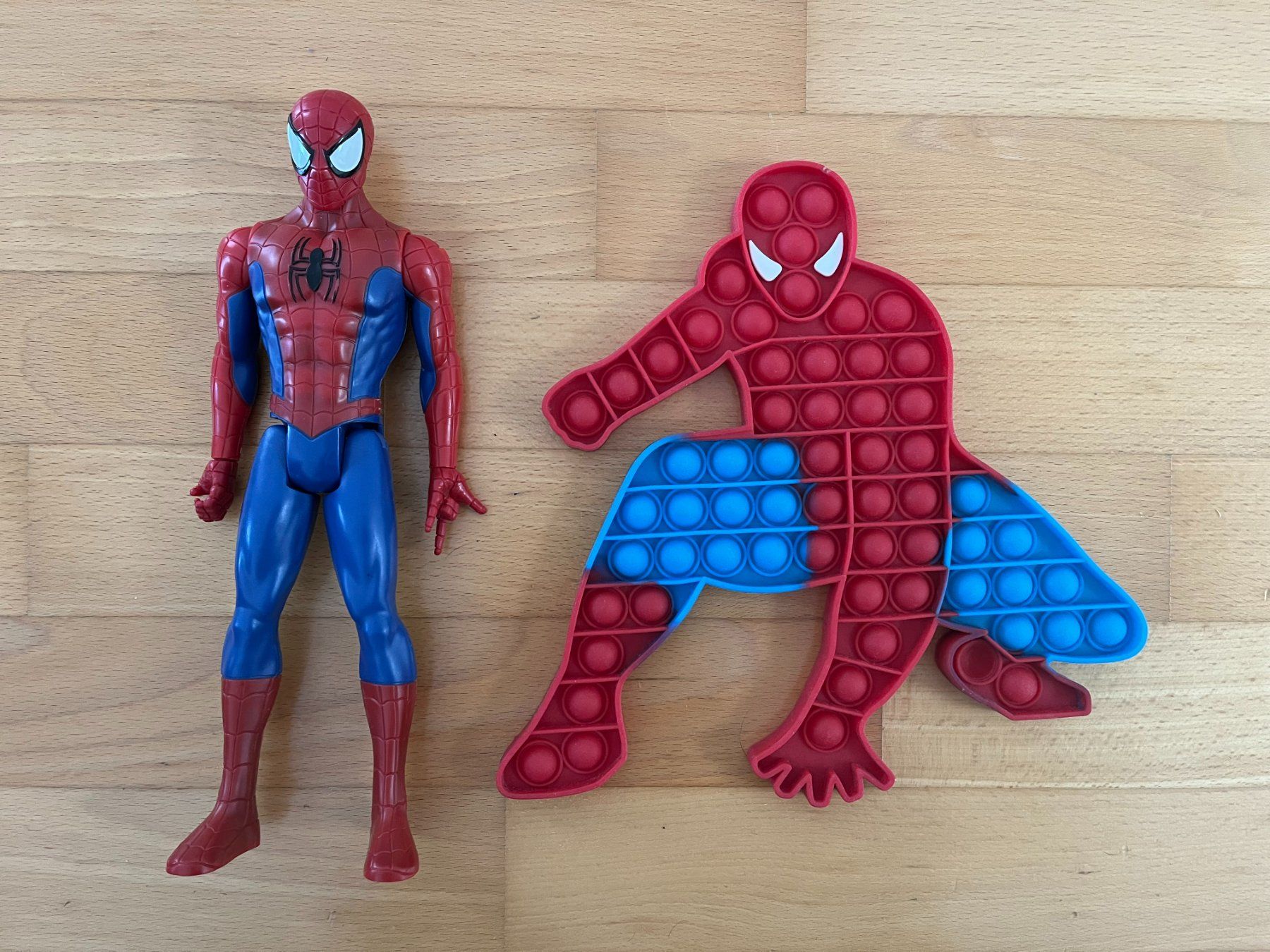 Marvel Giocattoli: Spiderman-Figur und Spiderman Pop-it – Usato da Muttenz venduto da Juvenile33