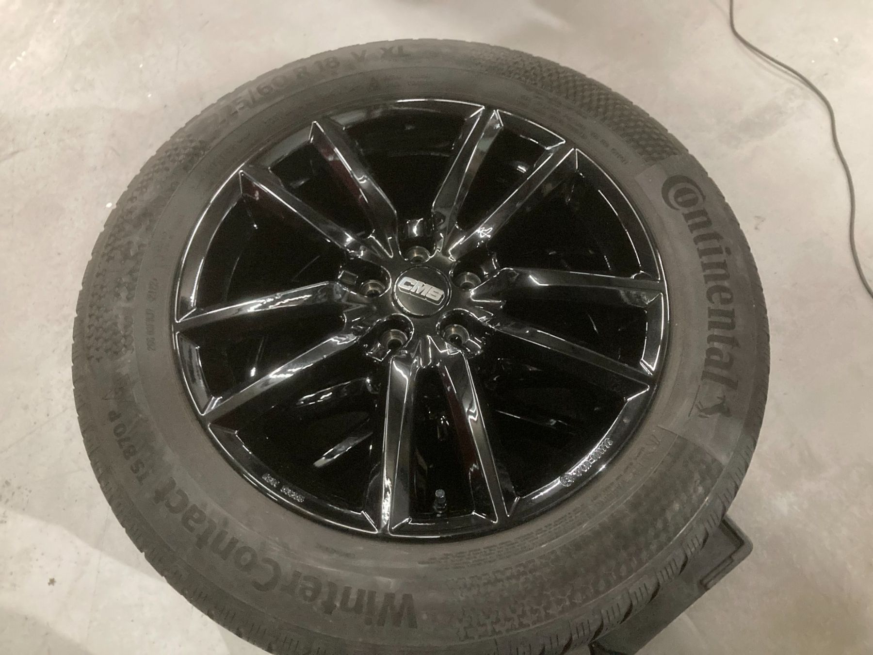 Ford Pneumatici & Ruote complete: Ford Mustang Mach E Winterräder 225/60R18 – Usato da Cham venduto da WB2223 1