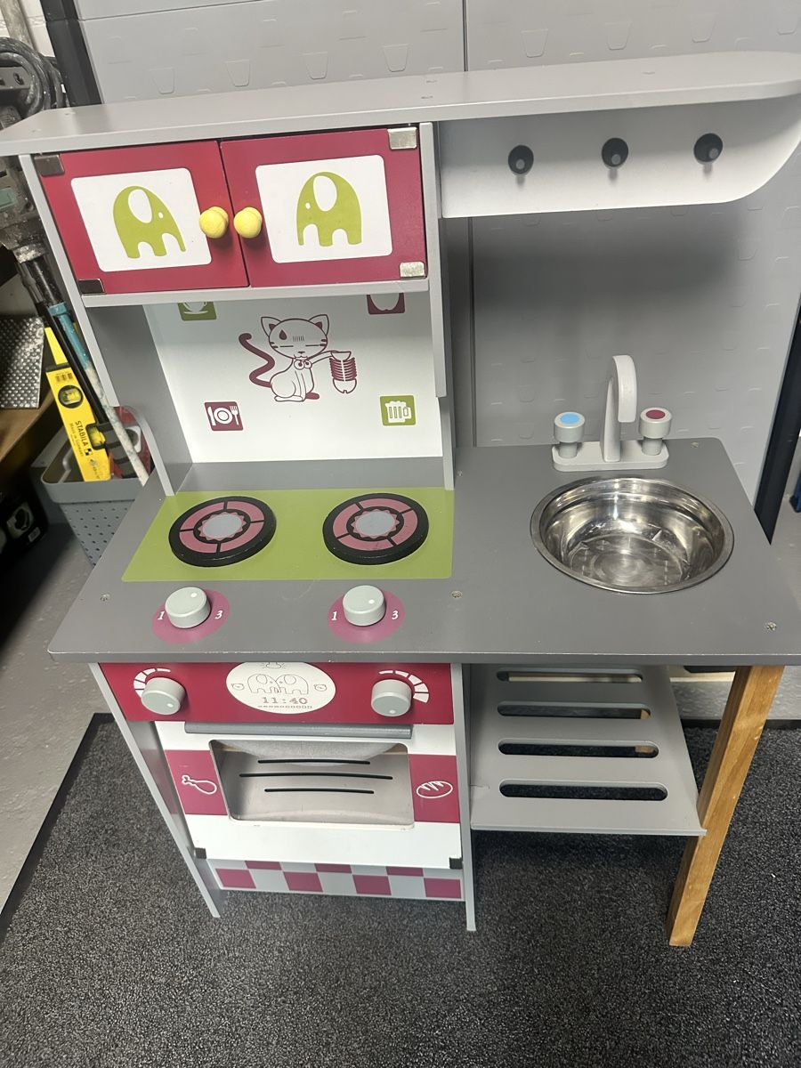 Spielzeuge: Kinderküche – Gebraucht aus Sevelen von Stopglobal.