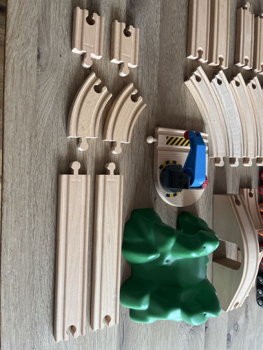 Brio Jouets: Lot de train en bois Brio – D'occasion à Fleurier par inf_7rmv 2