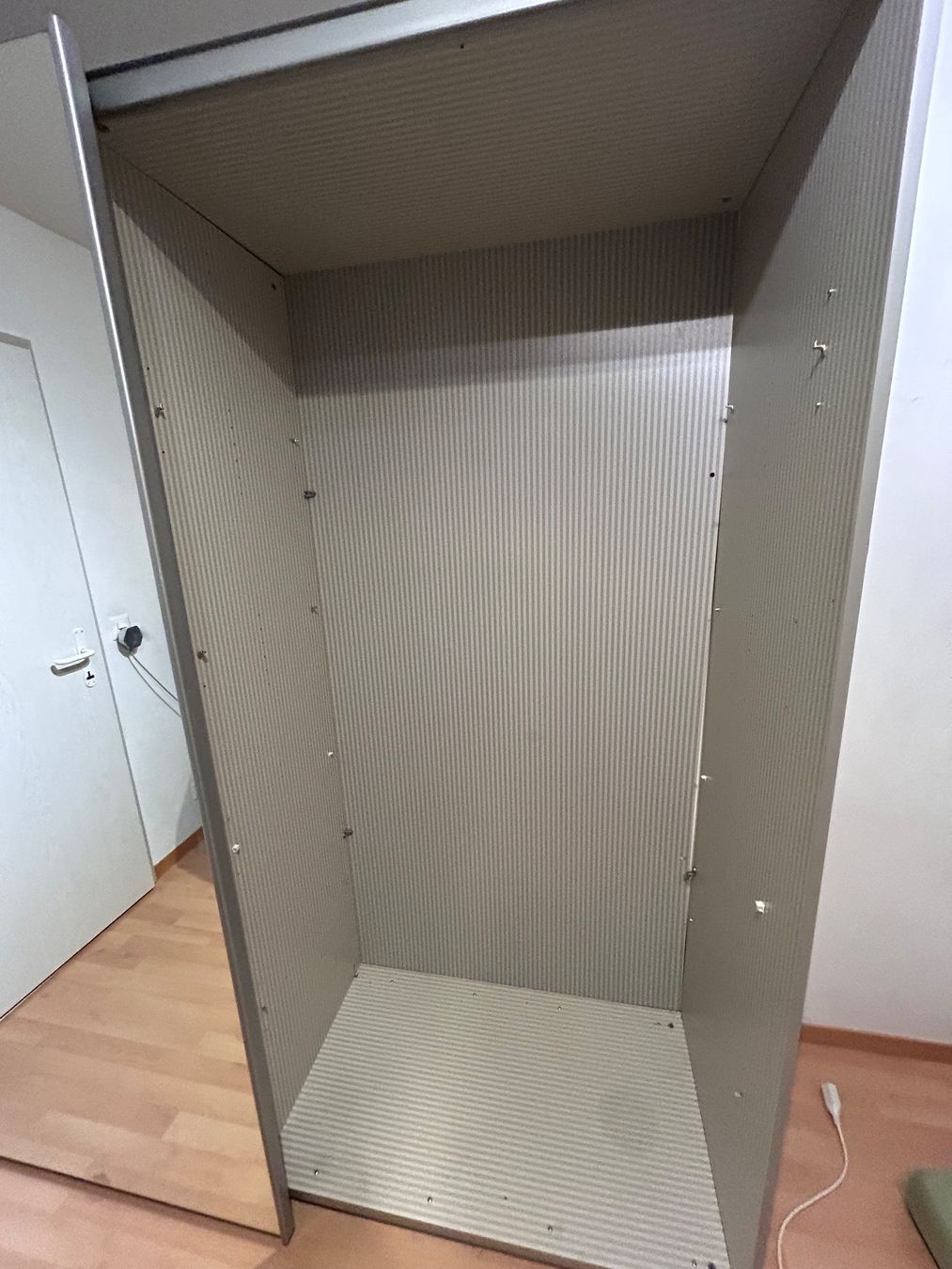 Schränke: Spiegelschrank 2 x 2,07 x 65 – Gebraucht aus Unterägeri von Hallihallox 3