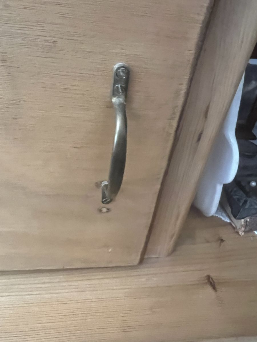 Armadi: WIRD ENTSORGT !!!!  Massive Holzschrank Glas Griffen vintage – Usato da Frenkendorf venduto da jorge0000 2