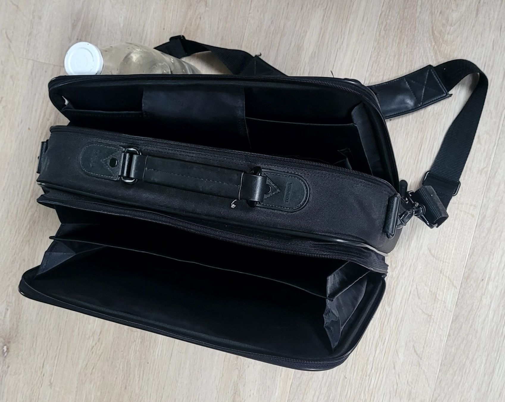 Taschen: Notebook Tasche von Toshiba – Gebraucht aus Schwerzenbach von Jdagi 2
