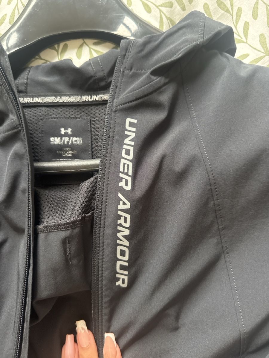 Under Armour Vestes: Veste under armour  – D'occasion à Epalinges par lar_wvb7 1