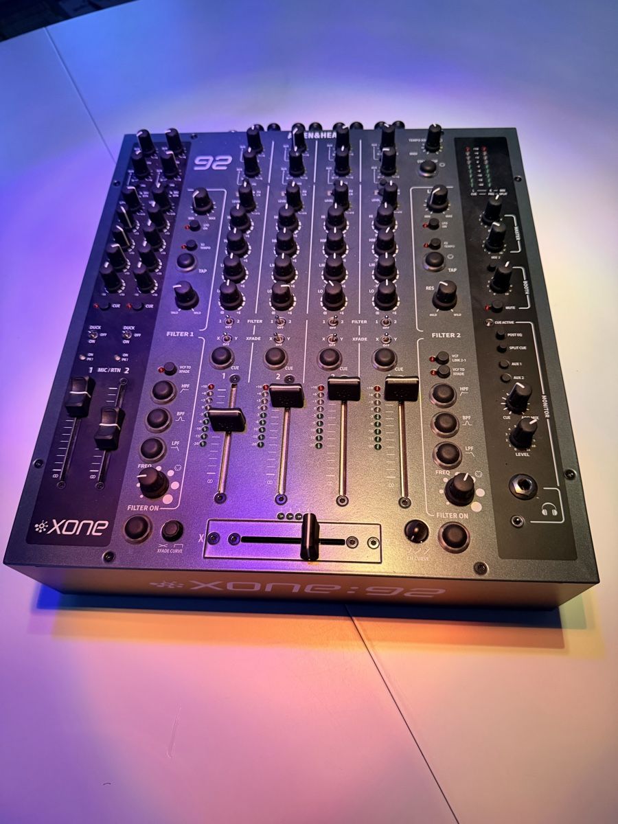 Allen & Heath Console di mixaggio: Allen & Heath Xone:92 Mischpult gebraucht – Nuovo (secondo la descrizione) da Zürich venduto da Marbolix