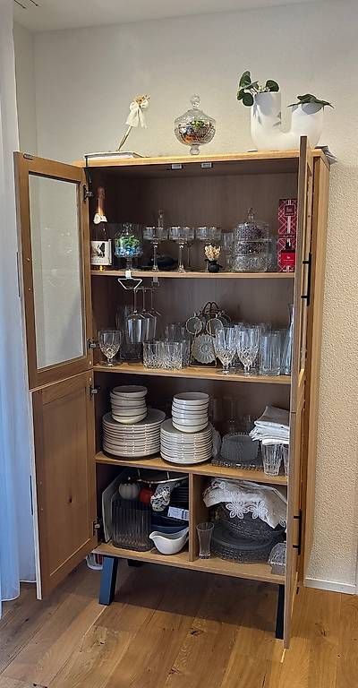 Vitrinen: Vitrine aus massivem Eichenholz von Jysk – Gebraucht aus Basadingen von muj_2bjp 3