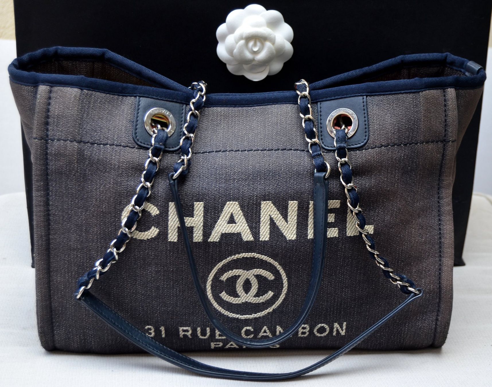 Chanel Taschen für Damen: CHANEL Deauville Tasche / sac – Gebraucht aus Collonges von Auganien