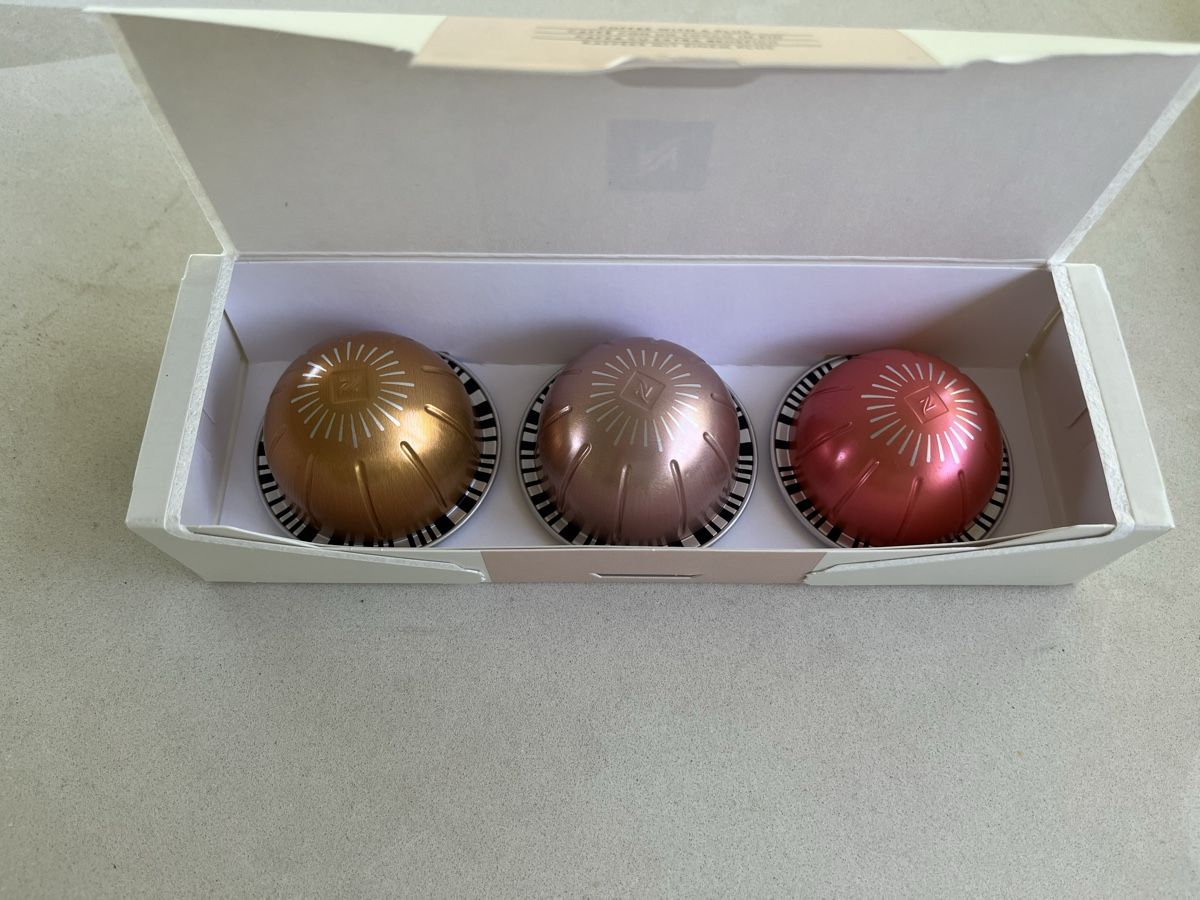Nespresso Macchine per caffè & Macchine per espresso: Nespresso Vertuo Kapseln, diverse Sorten – Usato da Frauenfeld venduto da London21 2