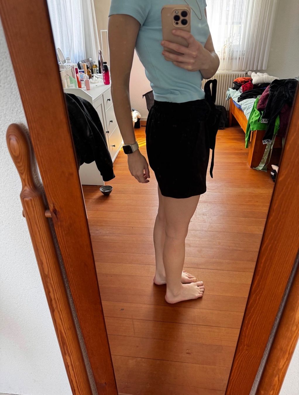 Pantaloni: SCHWARZE HIGH-WAIST-SHORTS – Usato da Bern venduto da NineJean 1