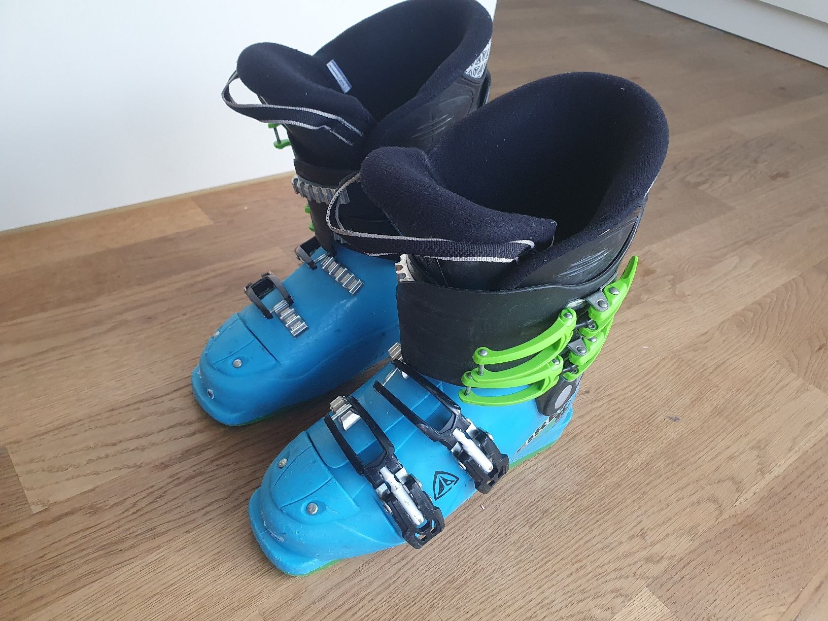 Tecnica Scarpe per ragazzi: Firefly T50 Junior Ski Boots, Size 37.5 – Usato da Lenzburg venduto da DobrzynM