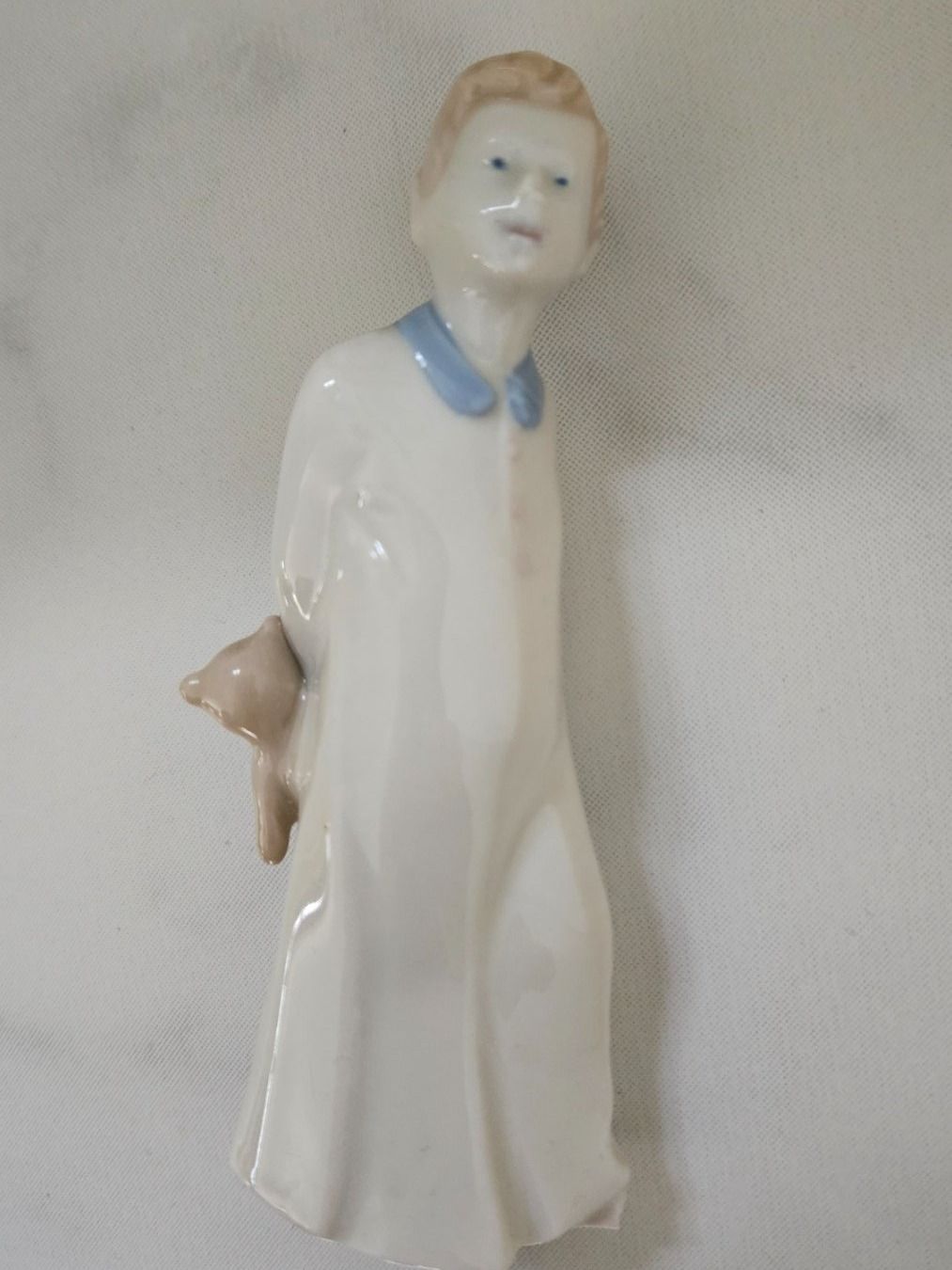 Statuette: Porzellanfigur Junge mit Teddybär – Usato da Meggen venduto da G7957c24 1