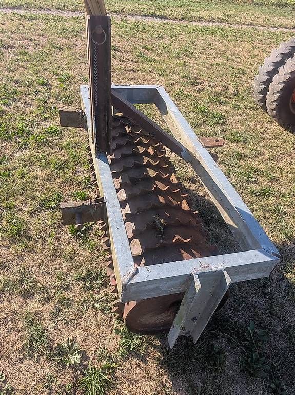 Tutte le macchine: tasse avant 500kg – Usato da Yvonand venduto da Li_poch 3