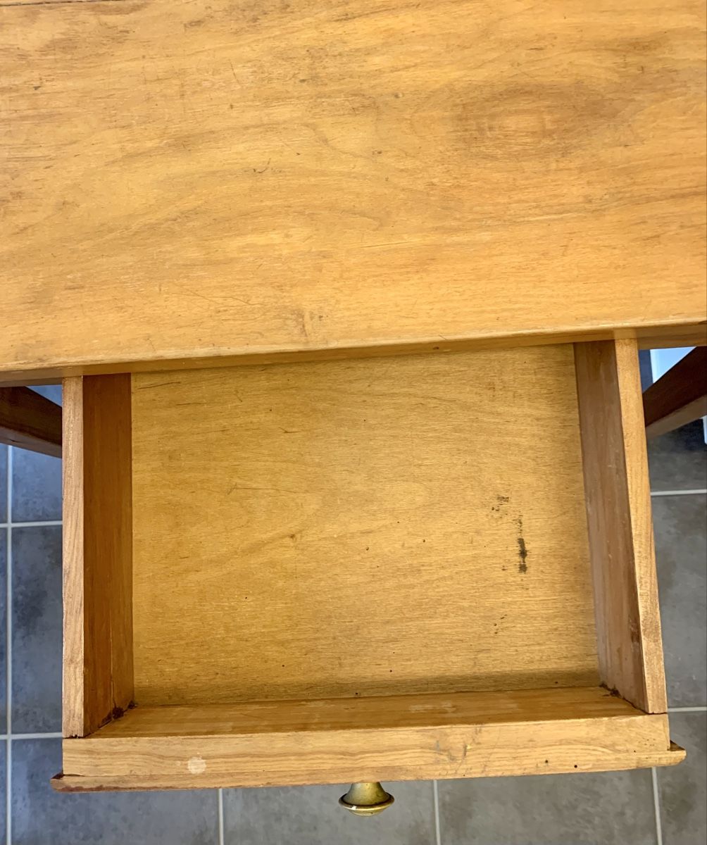 Tavoli: Charmanter Tisch aus Kirschbaumholz – Usato da Zürich venduto da p_q7q_nichtraucher 5