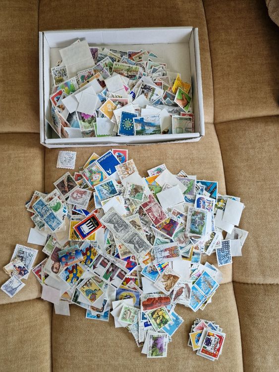Collection de timbres divers pays et thématique (D'occasion) à Chamoson Collection de timbres divers pays et thématique (D'occasion) à Chamoson