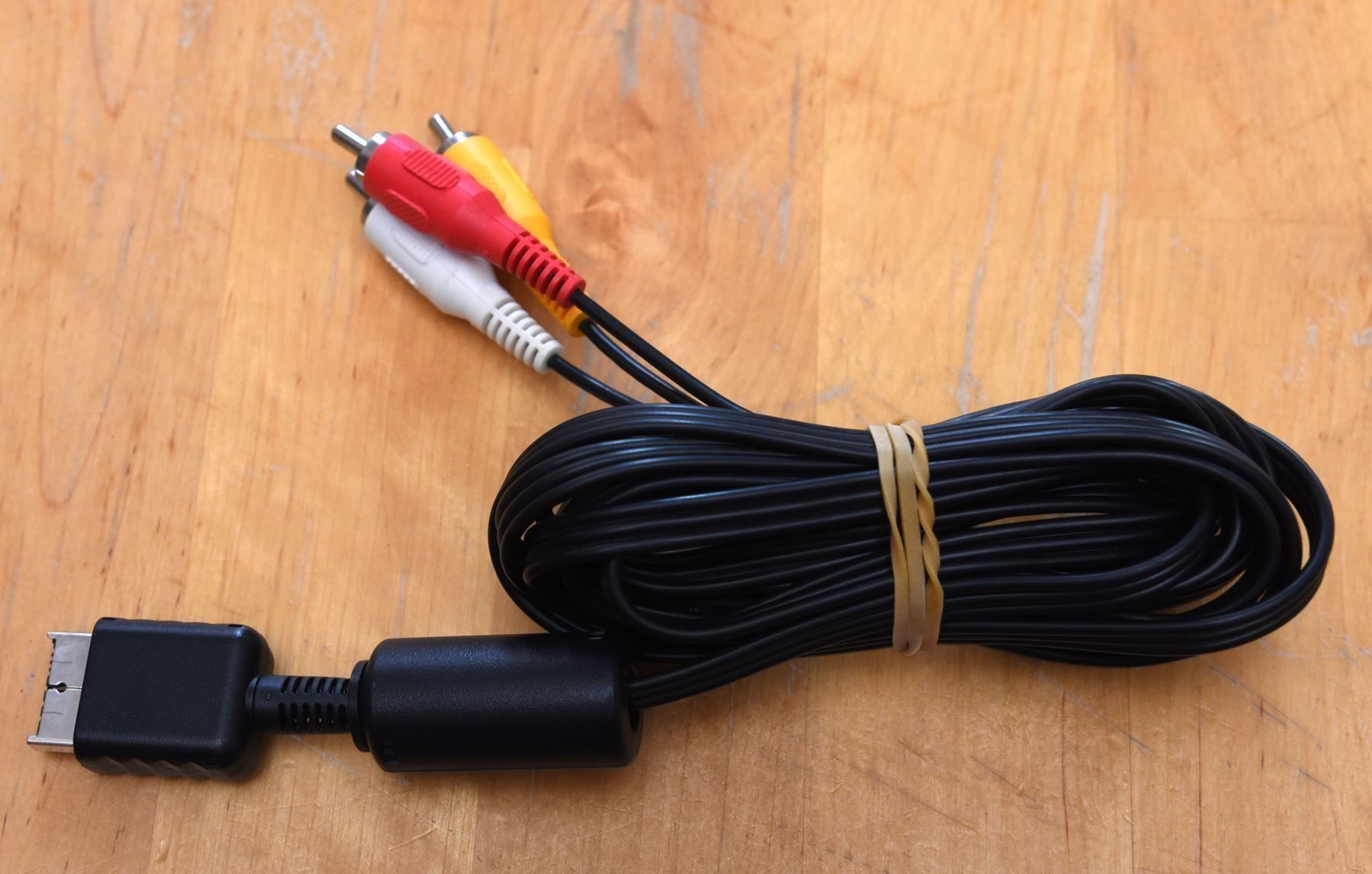 Sony Cavi: Playstation AV Kabel – Usato da Frenkendorf venduto da gelbeZinnie