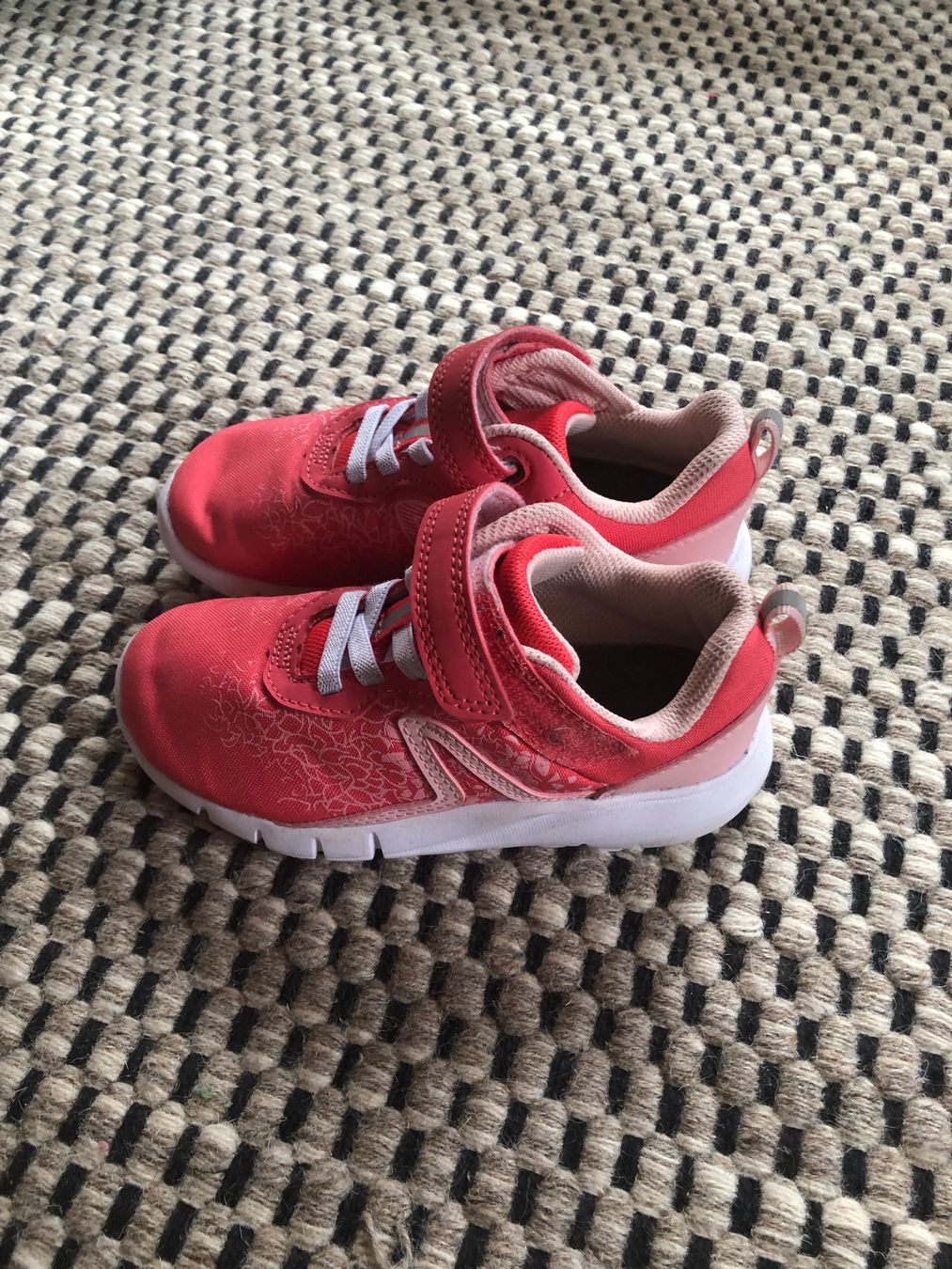 Decathlon Scarpe per ragazzi: Leichte Turnschuhe Gr. 27 – Usato da Adligenswil venduto da Jung83 1