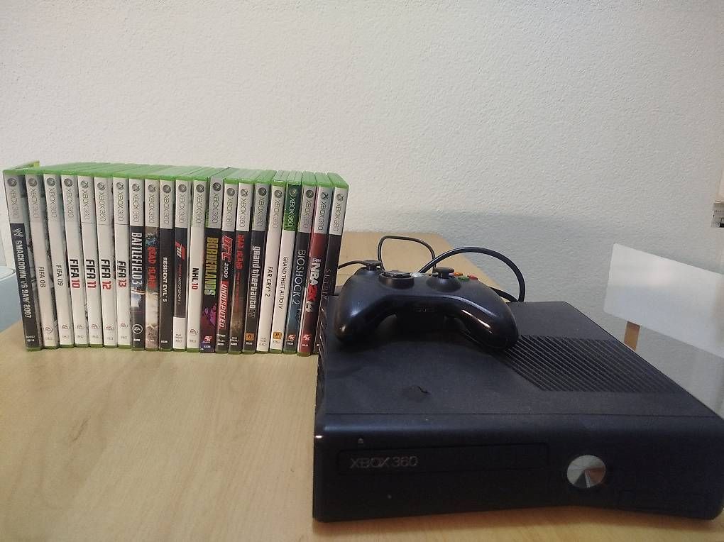 Microsoft Konsolen: Xbox 360 Slim + Controller + 20 Spiele – Gebraucht aus Olten von RiRo92