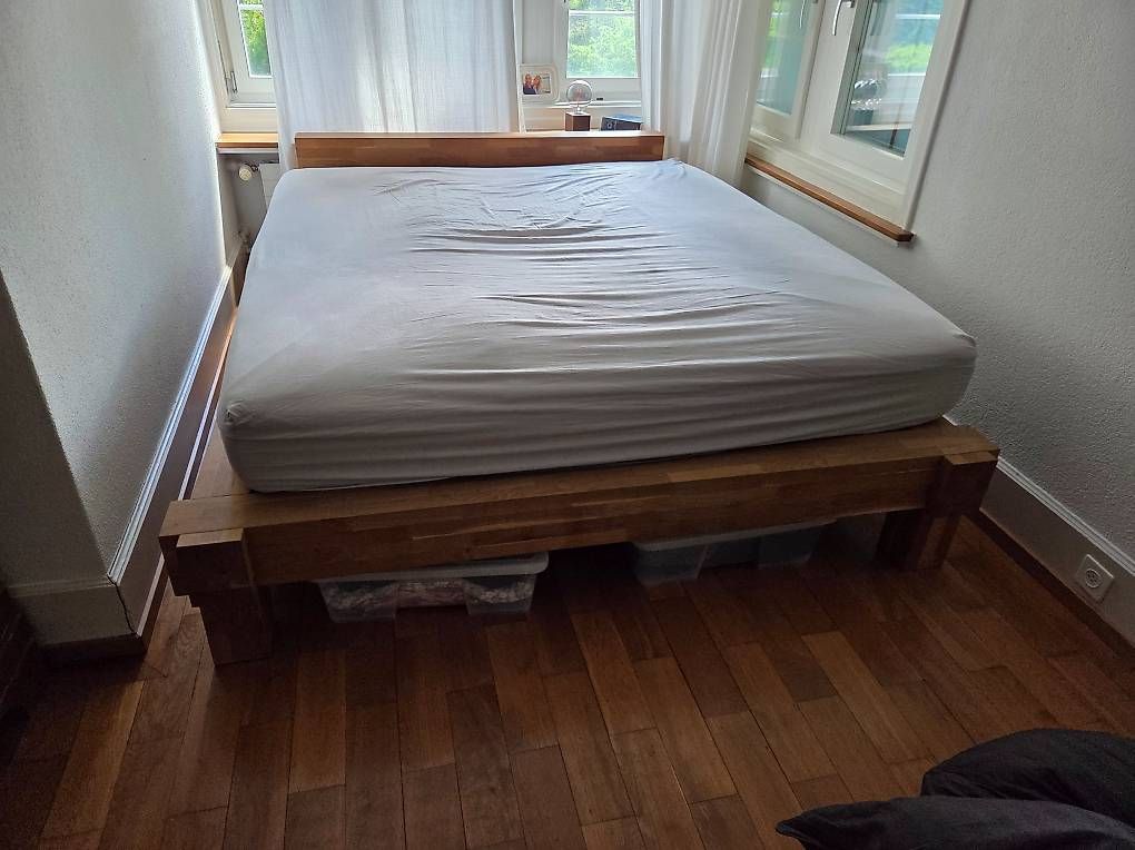 Letti: Massivholz Doppelbett + Lattenrosste – Usato da Zürich venduto da tudor87