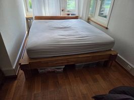 Massivholz Doppelbett + Lattenrosste